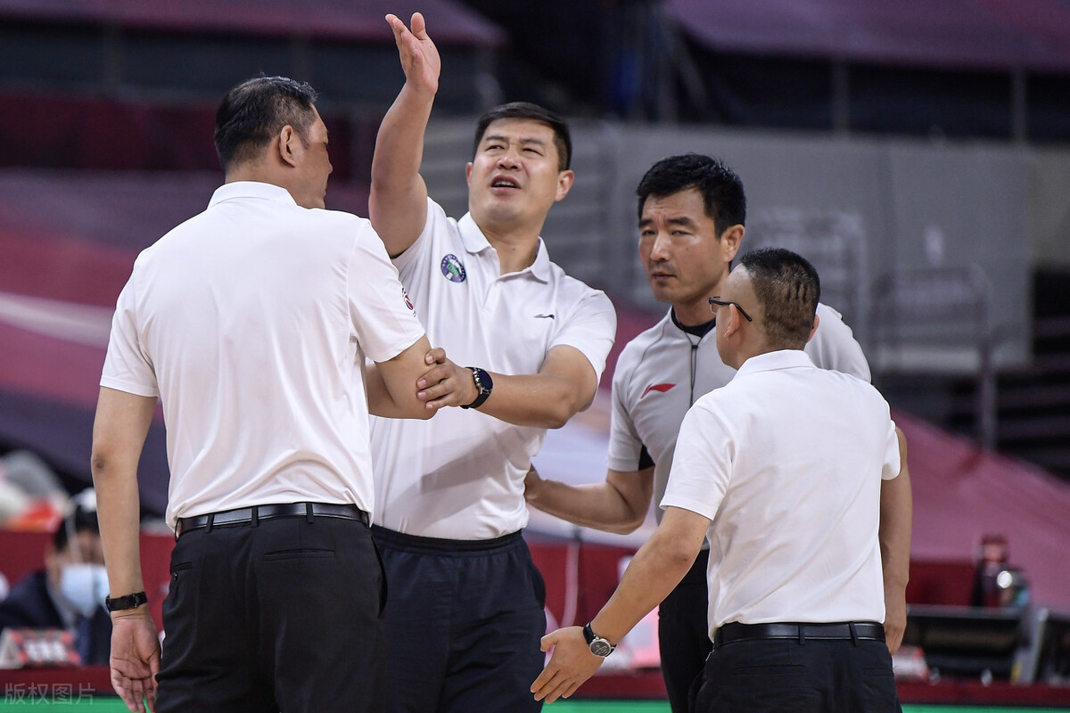 山东男篮主教练巩晓彬去哪里了,巩晓彬为何不干山东男篮主教练了