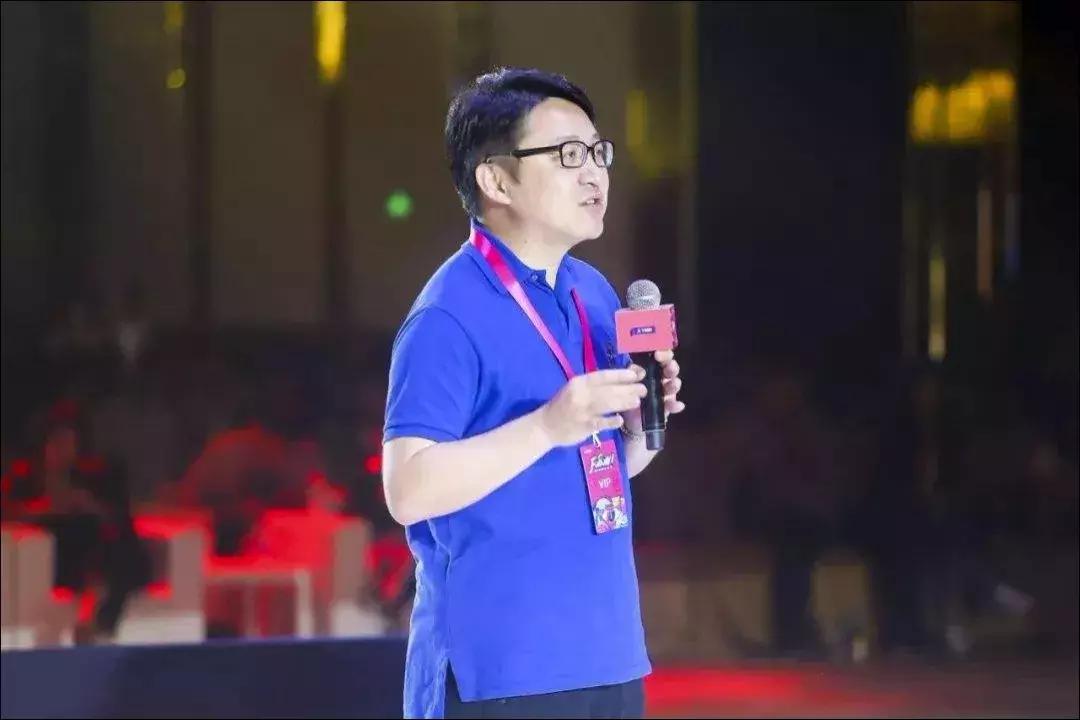 淘女郎VS快手老铁，电商直播赛道上的两个物种