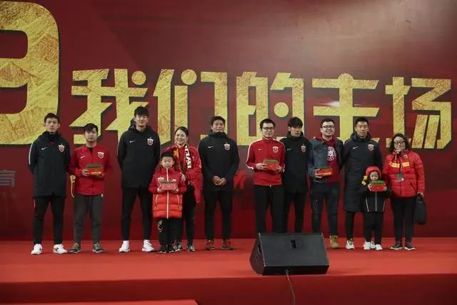 十一年万人体育场，武磊和徐根宝走了，留下的将是什么？