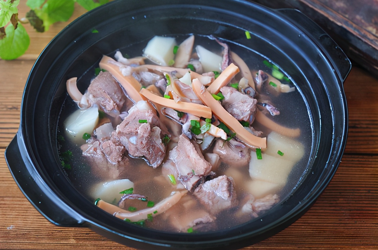 人称它“女人菜”，缺点就是有点贵！炖墨鱼！女人别舍不得