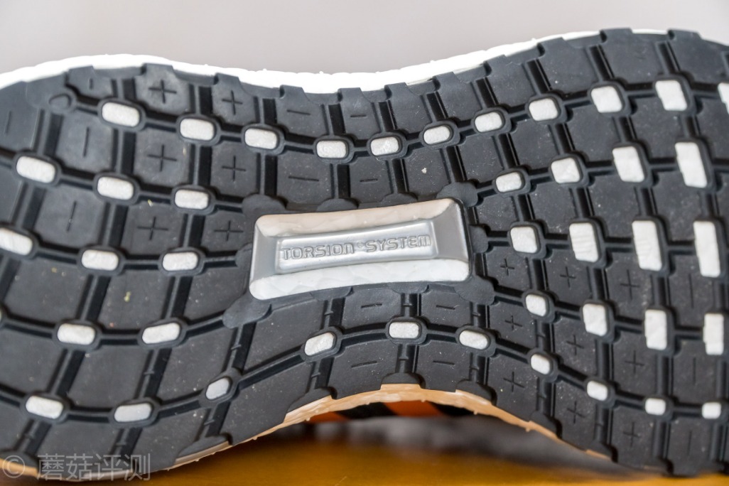 阿迪ultraboost22黑蓝,阿迪supernova和ultraboost