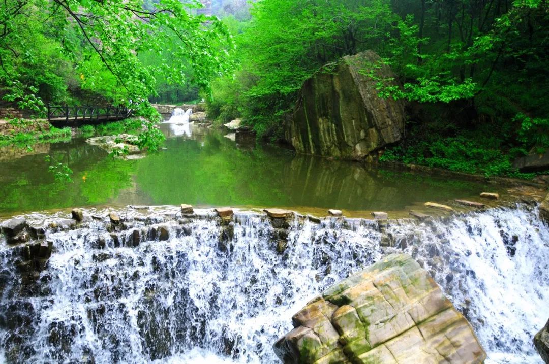 旅行遇到下雨只好呆在房间,下雨天最好的旅行方式