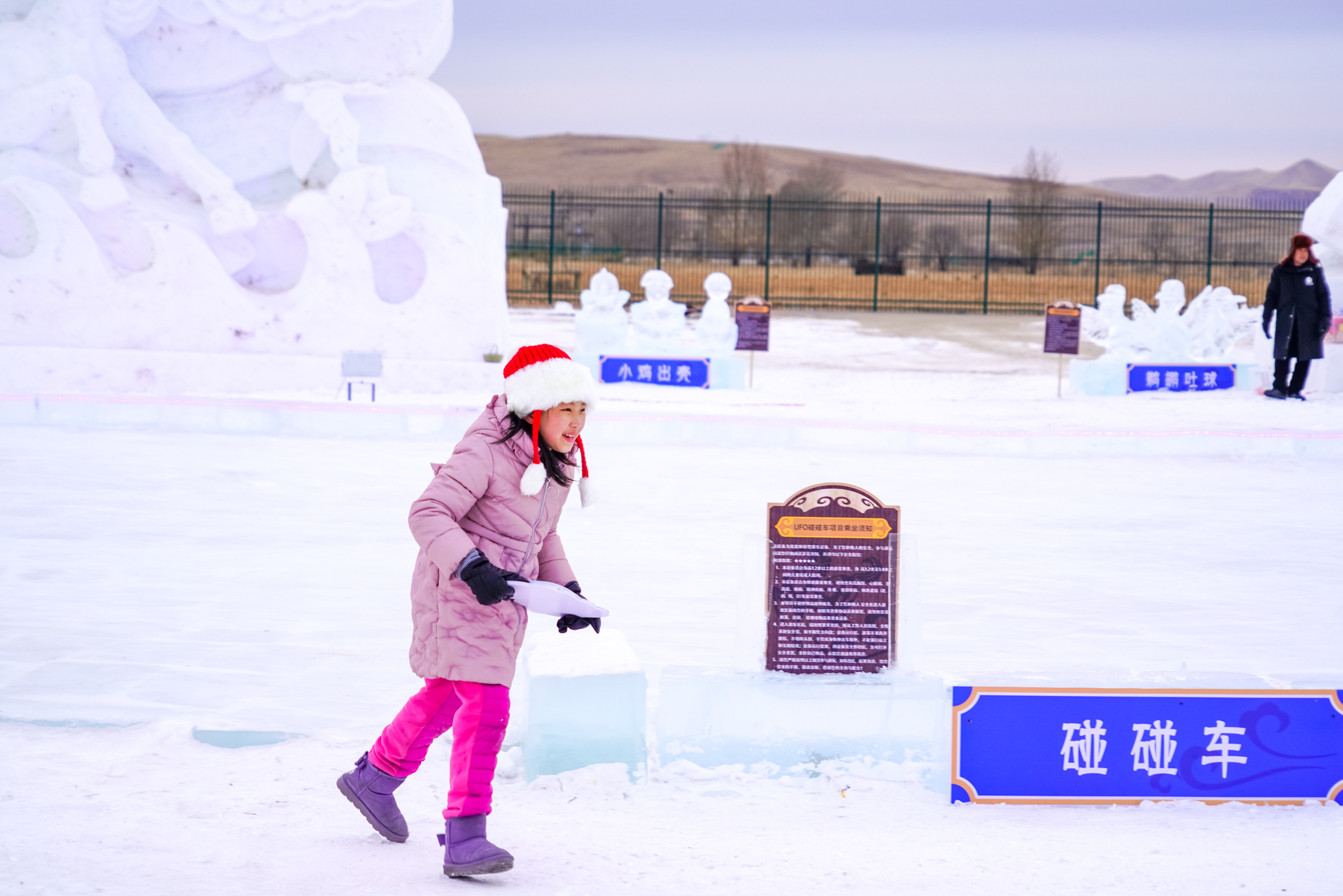 美也声声马鸣，冰雪晶莹！壮哉辽阔草原，新岁康安