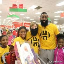 哈登被勇士淘汰返回更衣室,哈登被勇士淘汰后