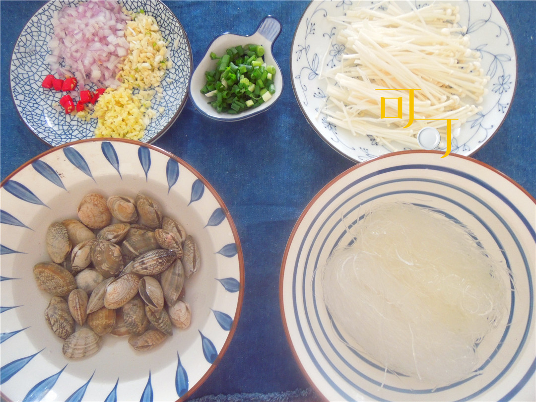 锡纸花甲粉什么样的人群最爱吃,这么冷的天来碗热乎乎的花甲粉