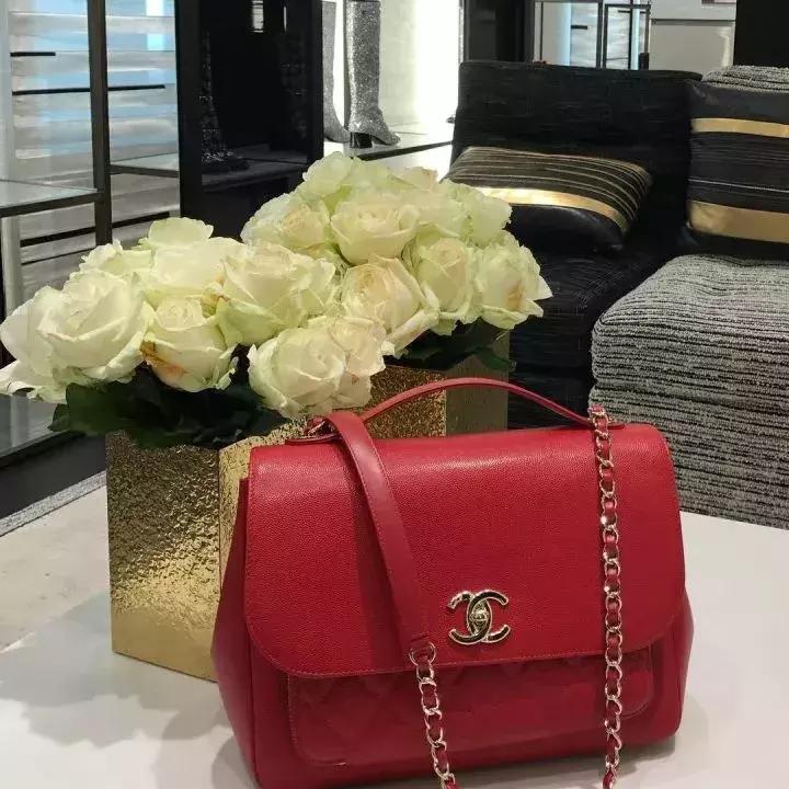 ysl和lv邮差包哪个更好,chanel和ysl包哪个好