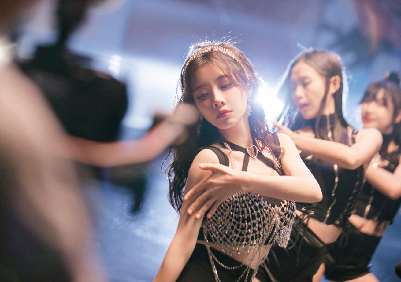 冯提莫新现场唱歌视频,冯提莫新歌说唱