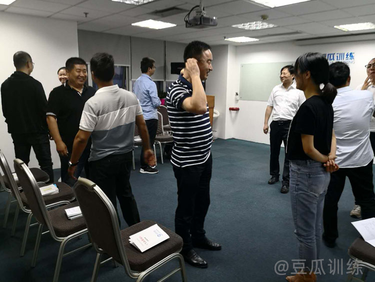 不敢上台发言很紧张怎么办,如何克服上台发言紧张心理