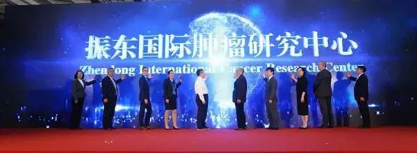 她贡献大,所以研究她