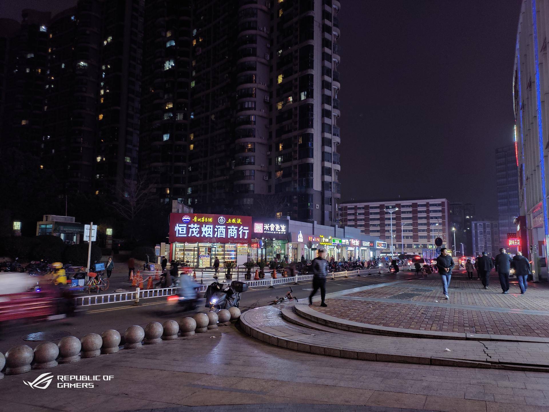 华硕rog2和rogphone2,华硕rog游戏手机2跑分