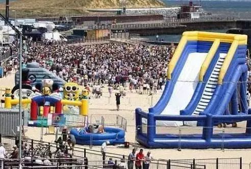 充气堡被风卷起致死,充气游乐堡伤人事件