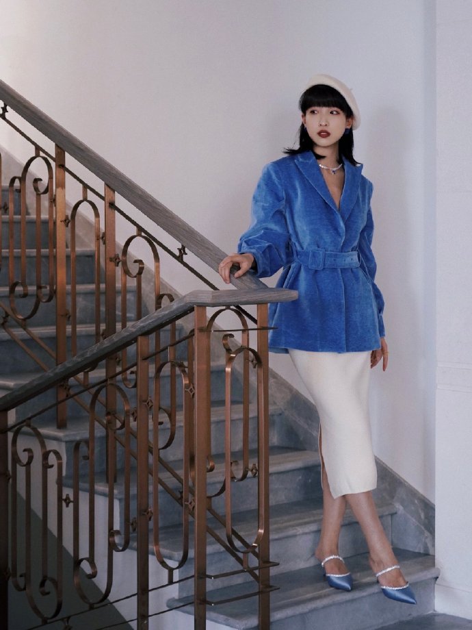 思加图水钻星空凉鞋同款,思加图镶钻小白鞋