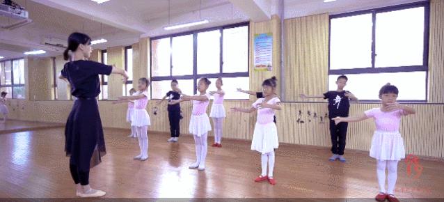 聋哑学校唱响《我和我的祖国》被嘲笑？最新进展：博主道歉了