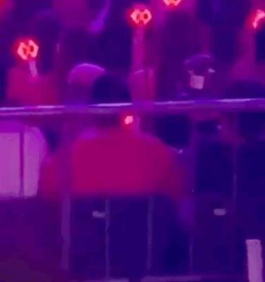 exo灿烈哭的是哪次演唱会,exo19年演唱会世勋灿烈