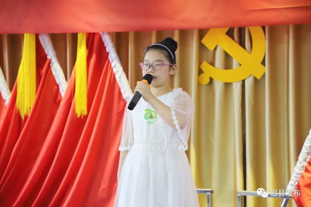 六岁孩子听感人朗诵,孩子朗读被感动