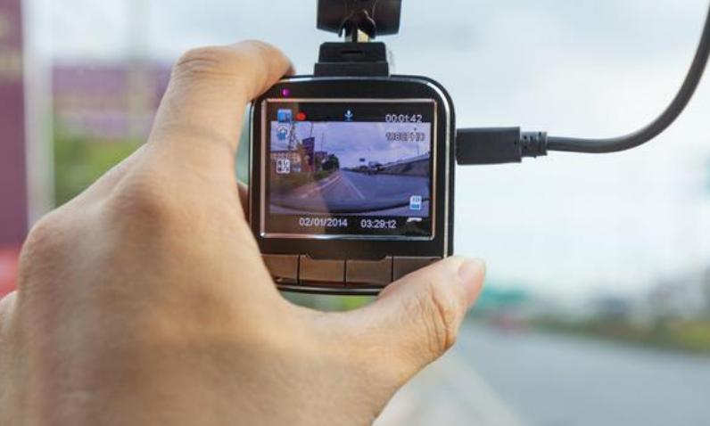 行车记录仪哪种类型最实用,什么款式的行车记录仪比较实用