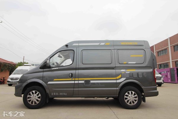 小两口开拖挂房车自驾游视频,成都小两口房车自驾游