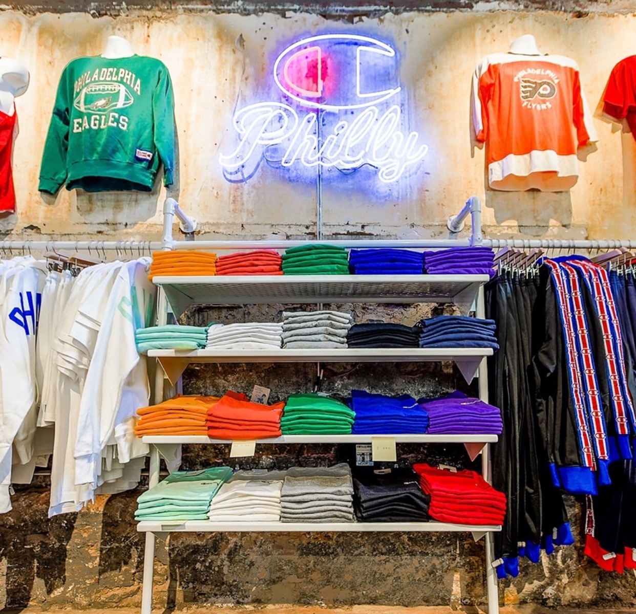 鲸潮丨年轻人不买潮牌，和咸鱼有什么区别？