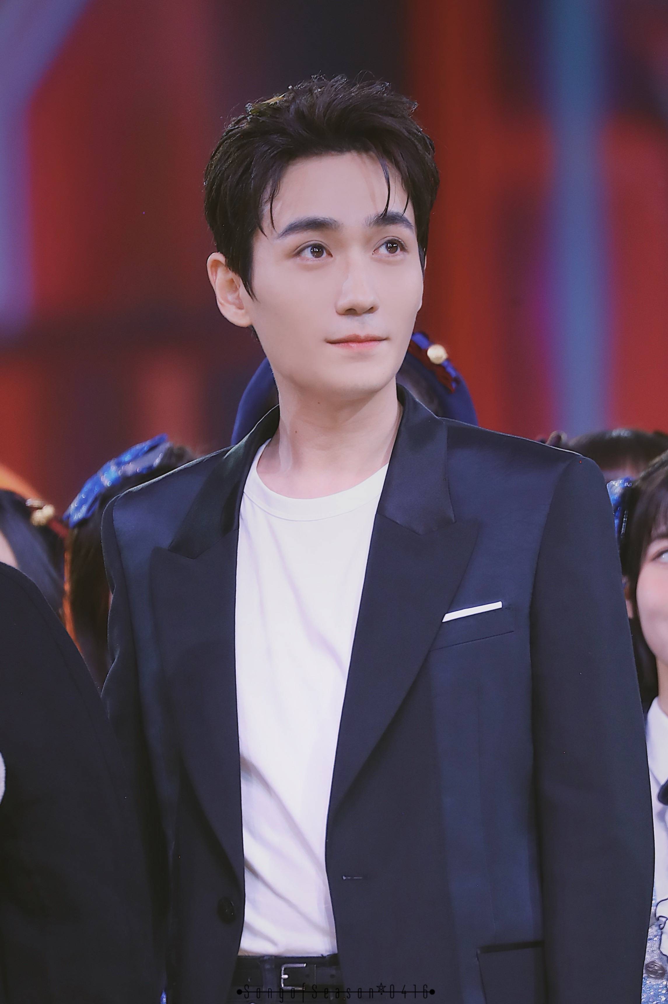 做梦梦到朱一龙,梦到与朱一龙相爱