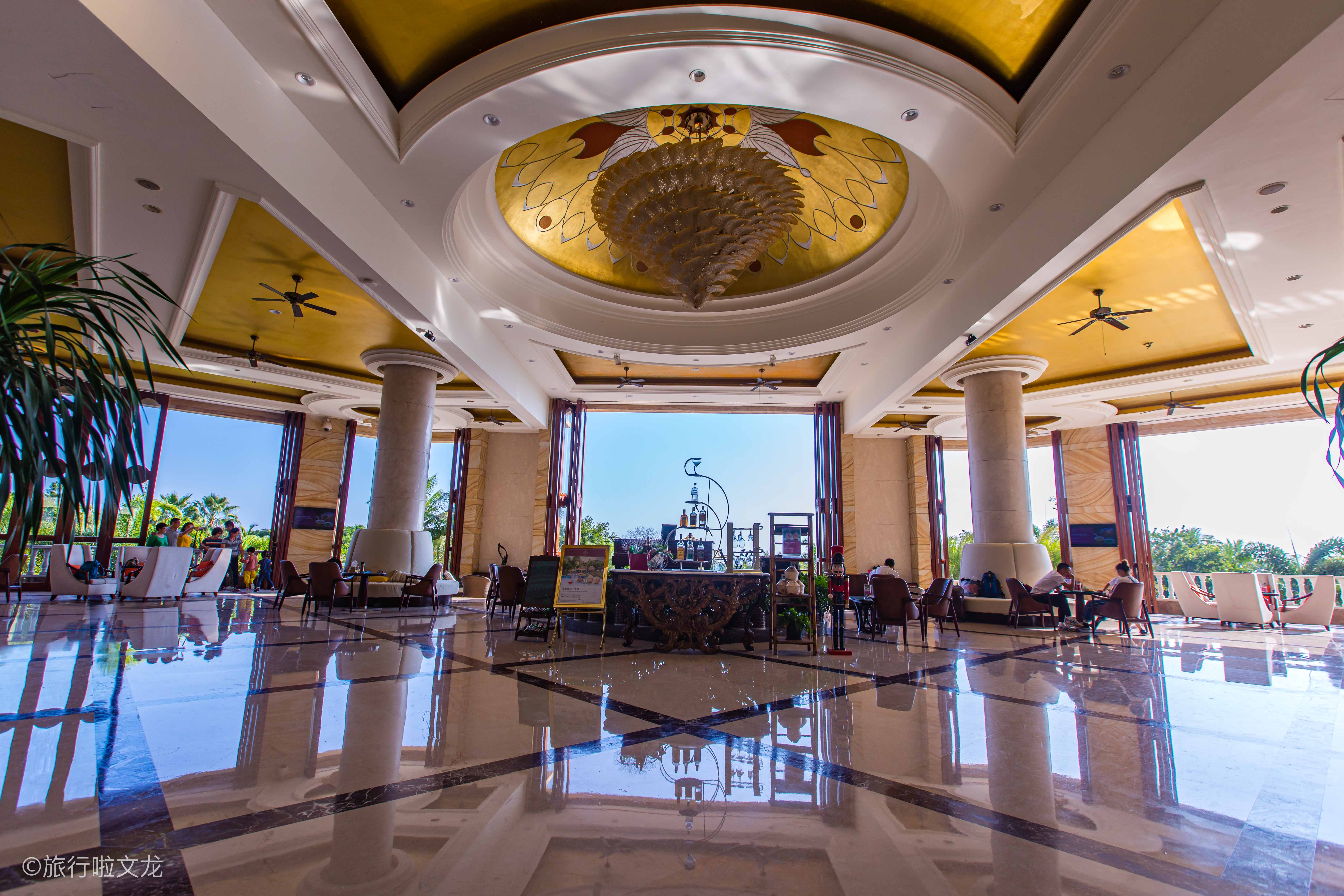 三亚离沙滩只有十米的酒店,三亚最值得推荐的三个酒店