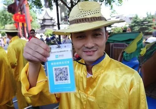 摆地摊没有一点绝活还真赚不了钱,农村摆地摊有什么致富项目