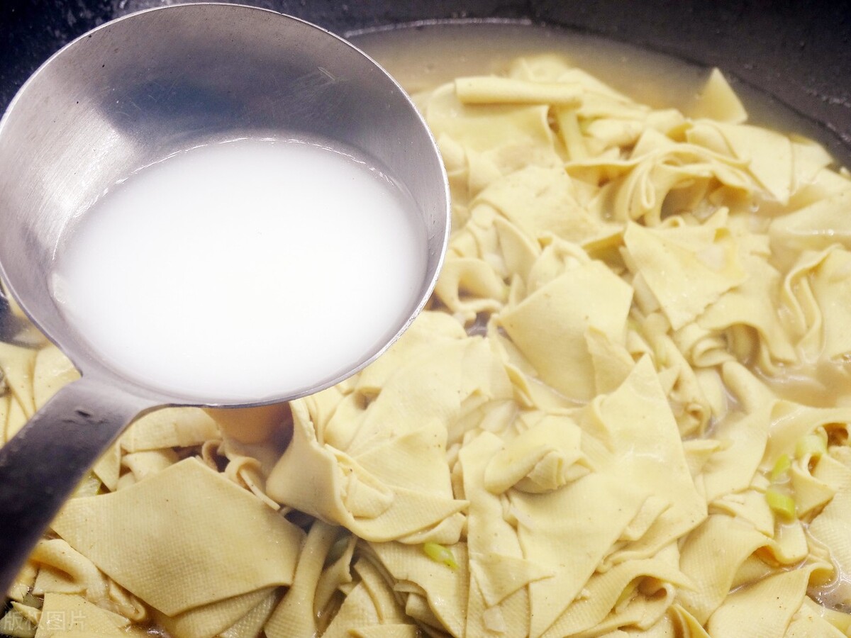 一般的生粉和淀粉应怎么食用,生粉和淀粉做菜有什么区别