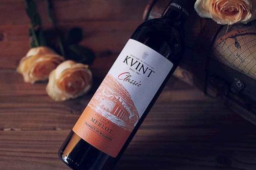 怎么从包装上区分一瓶红酒的真假,进口红酒有750ml标识就是假的吗