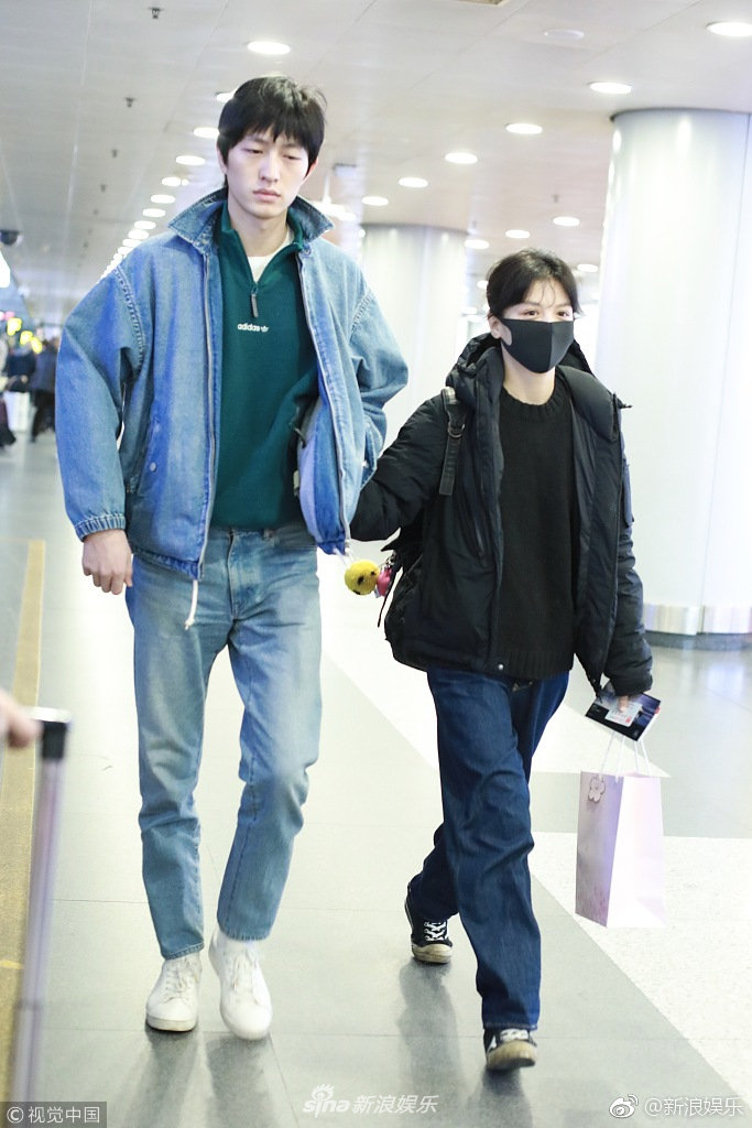 金大川雎晓雯婚后首同框,雎晓雯与金大川举办婚礼事件