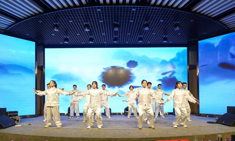 喜迎新年欢聚一堂共团圆,同心同行共创未来新春联欢会