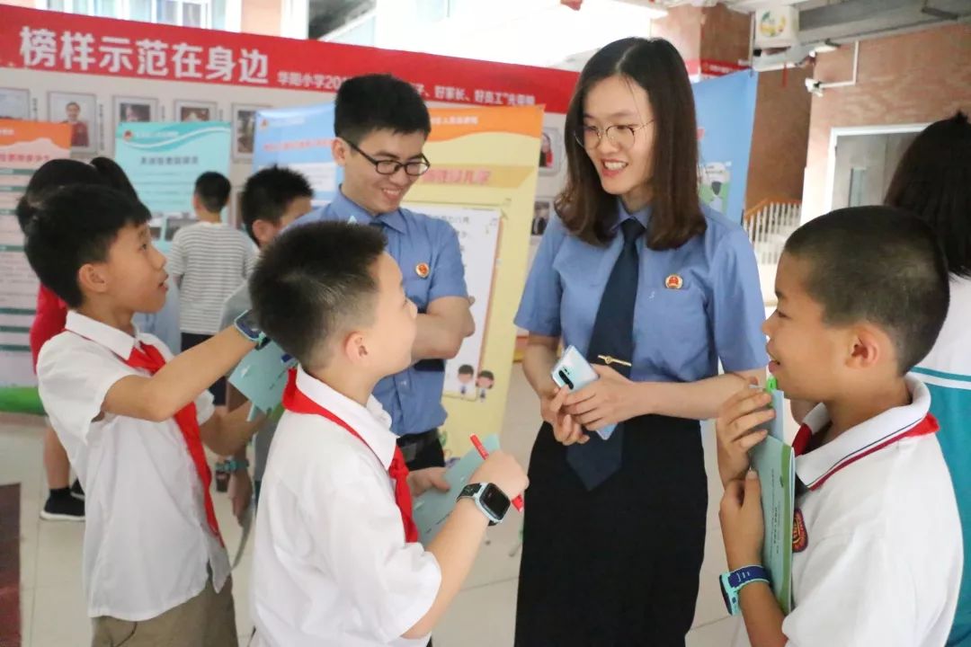 当警察遇到学生时代的老师,当警察遇到政法大学学生