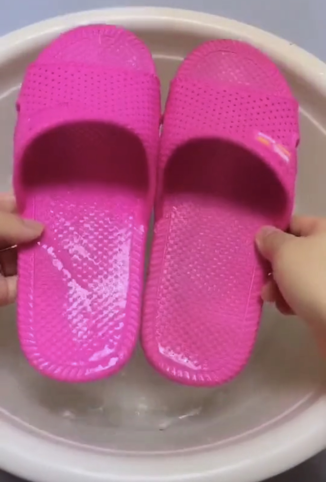 怎么可以让脏拖鞋变成新鞋子,拖鞋鞋垢怎么去除