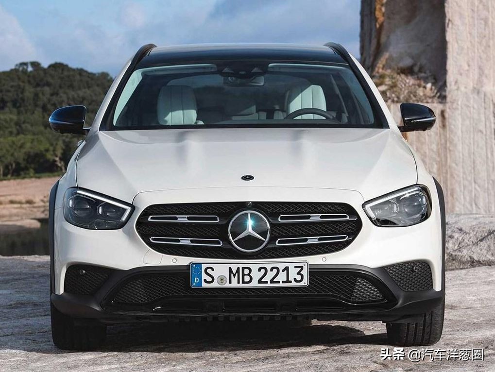 宝马换新车标了！蓝天白云帅炸，以后黑白标只代表低端宝马车主？