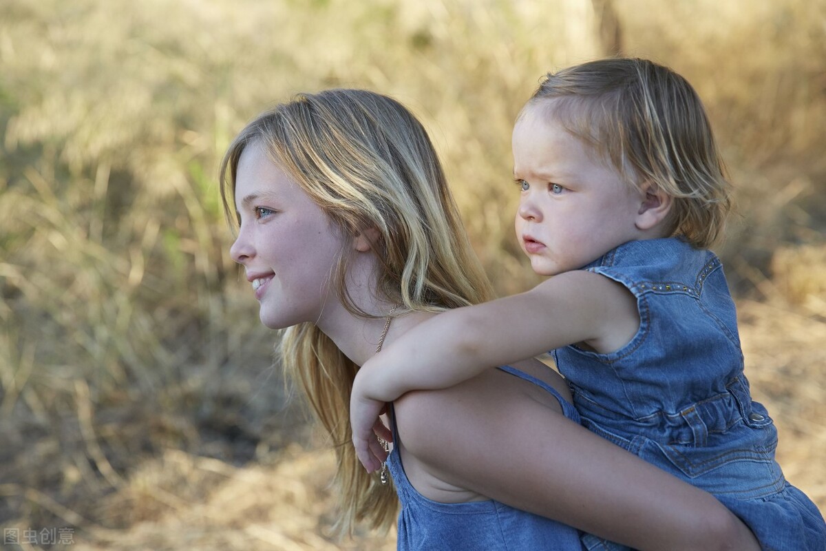 我翻了6千条评论，找了38个故事，为你呈现真实的中国姐弟关系