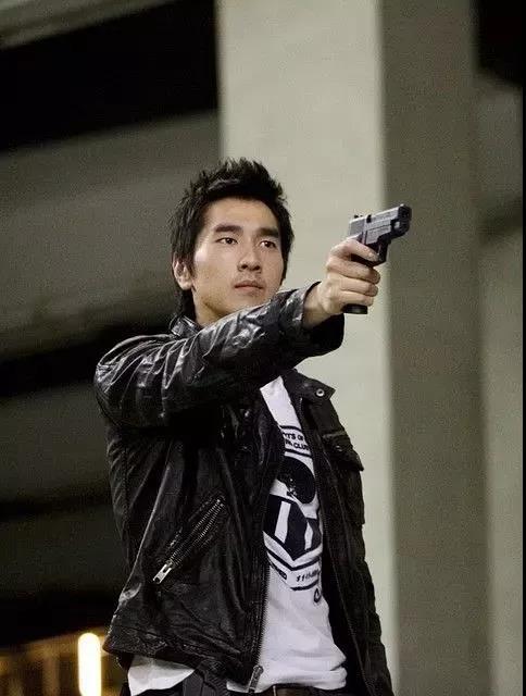 出道就获奖的女星,高圆圆为何选了赵又廷