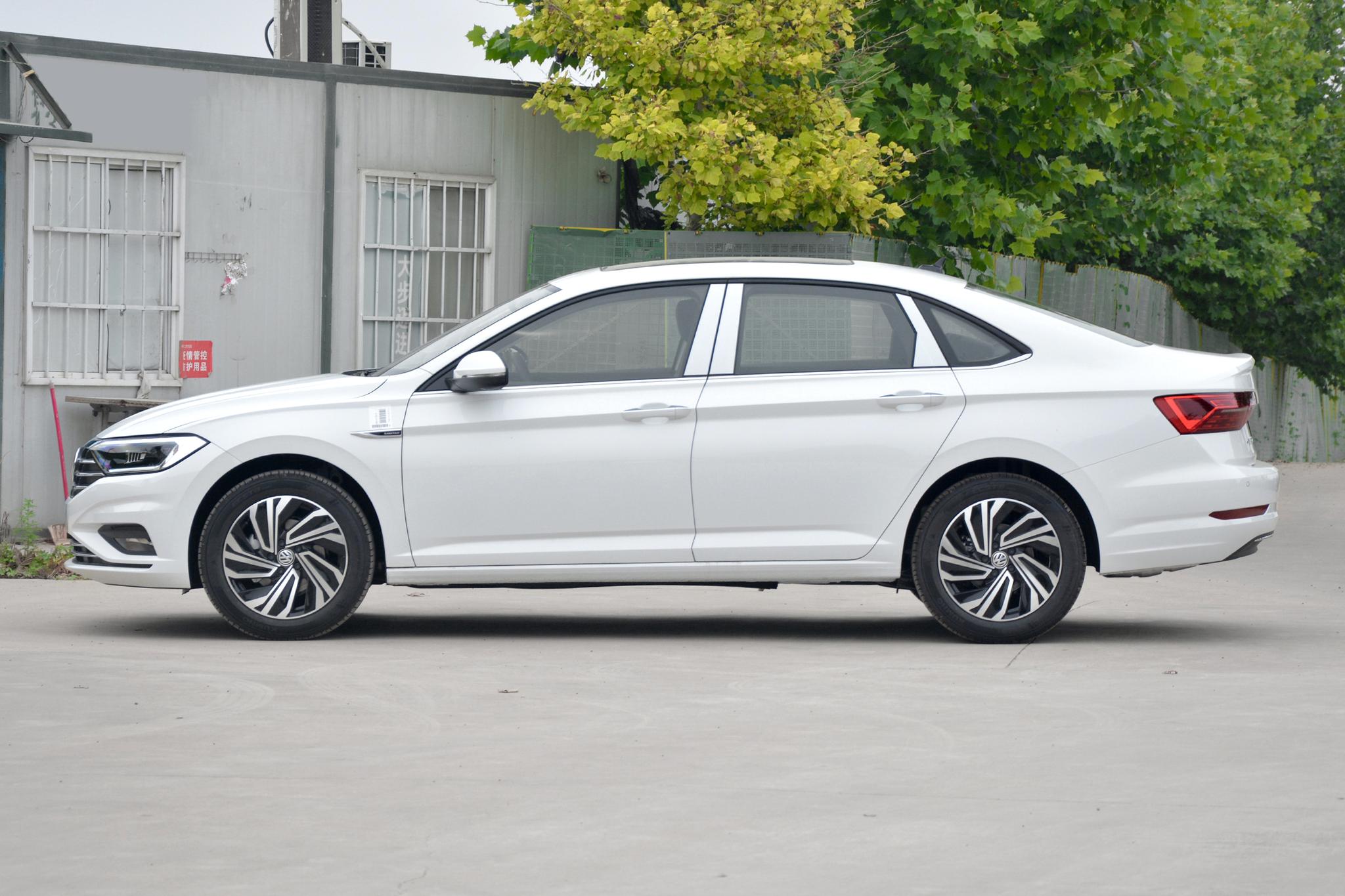 亚洲狮2.0和速腾1.4t哪个可靠,大众速腾和丰田亚洲狮哪个值得买