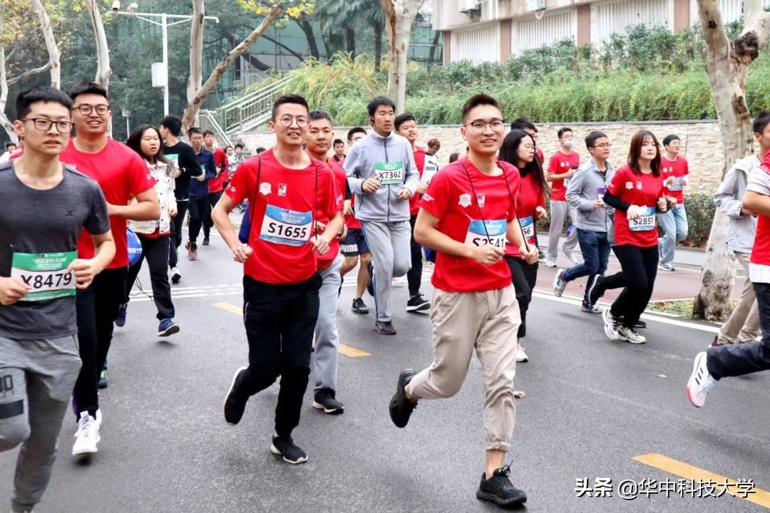 校园看跑步比赛,校园马拉松比赛