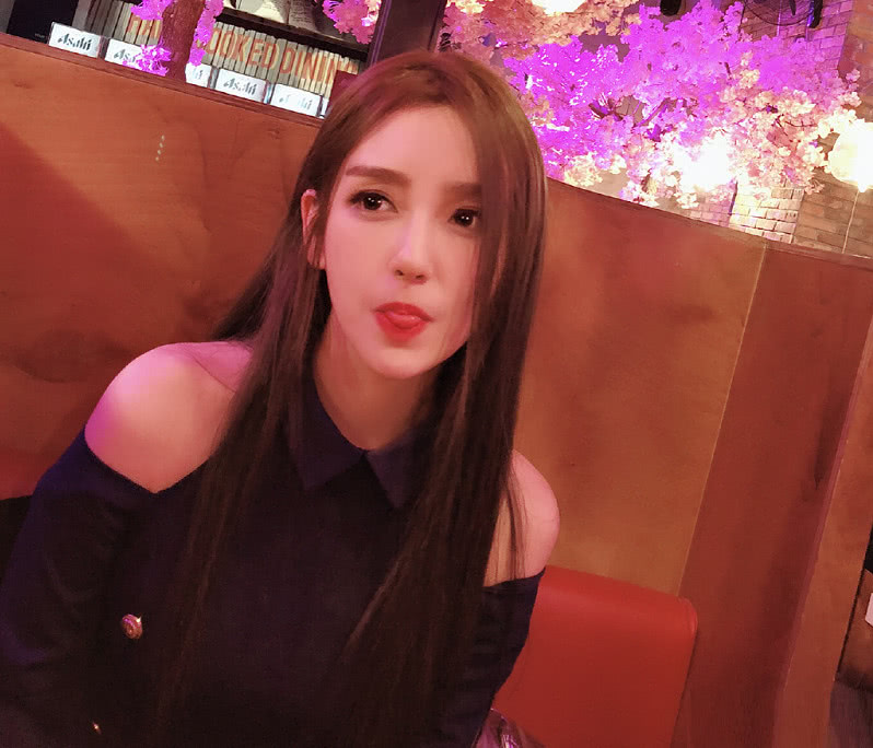 球王古阿扎舞蹈,古阿扎泳池再秀球王绝活