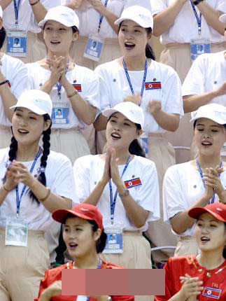 朝鲜拉拉队真的很整齐,朝鲜拉拉队员亮相机场