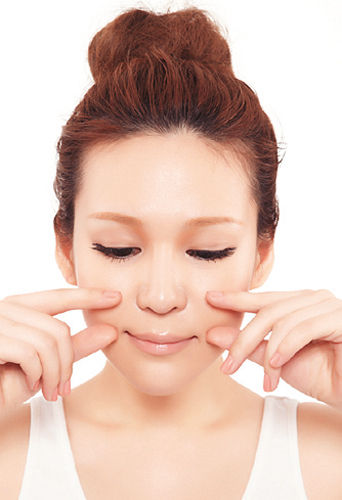 女人法令纹怎么运动改善,女人显老的法令纹