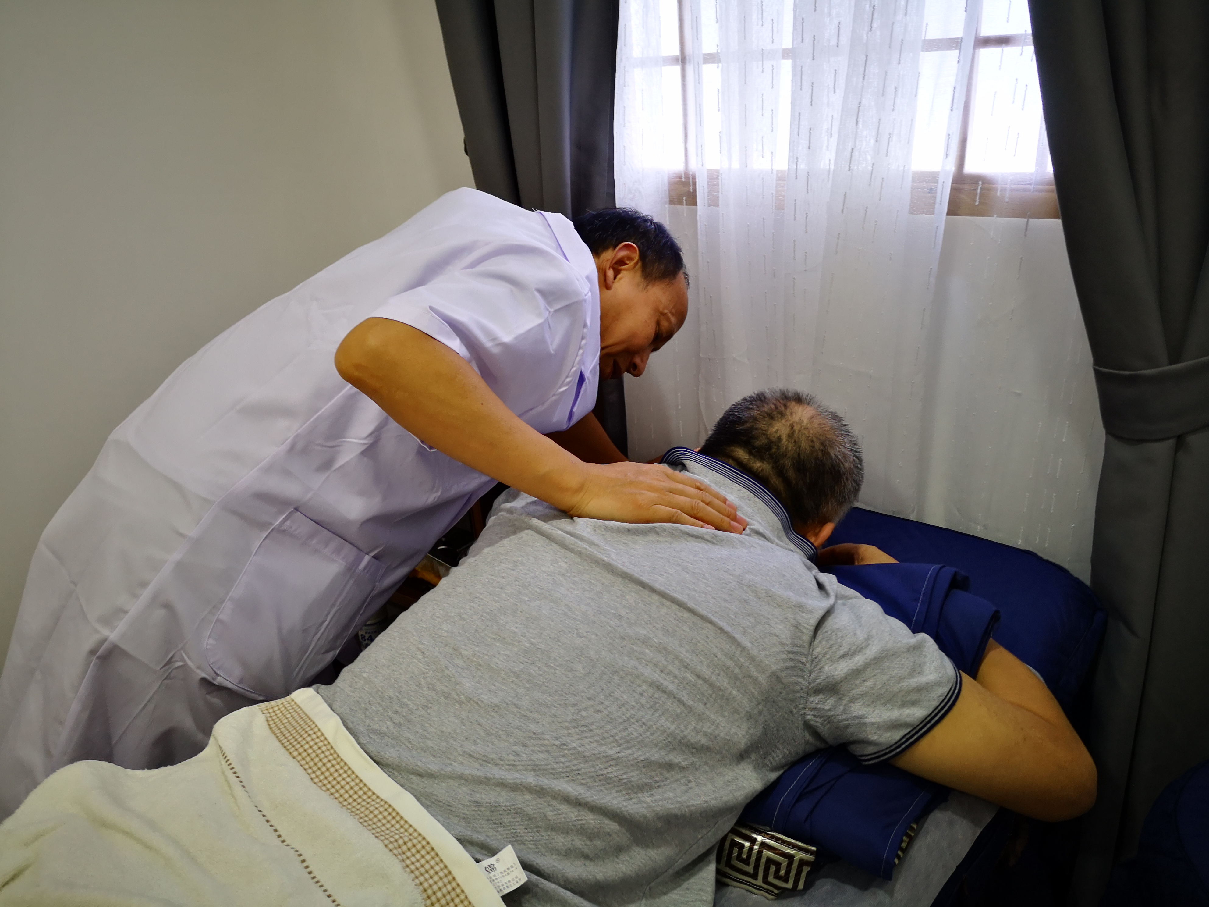 先吃药后喝酒还是先喝酒后吃药,吃药喝酒间隔多长时间