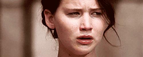 洗完的衣服发黄是怎么回事,白衣服发黄不要扔洗衣店教你一招