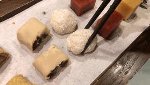 青岛这家餐厅藏着一个老北京，北京烤鸭，京六件、炖吊子都能吃到