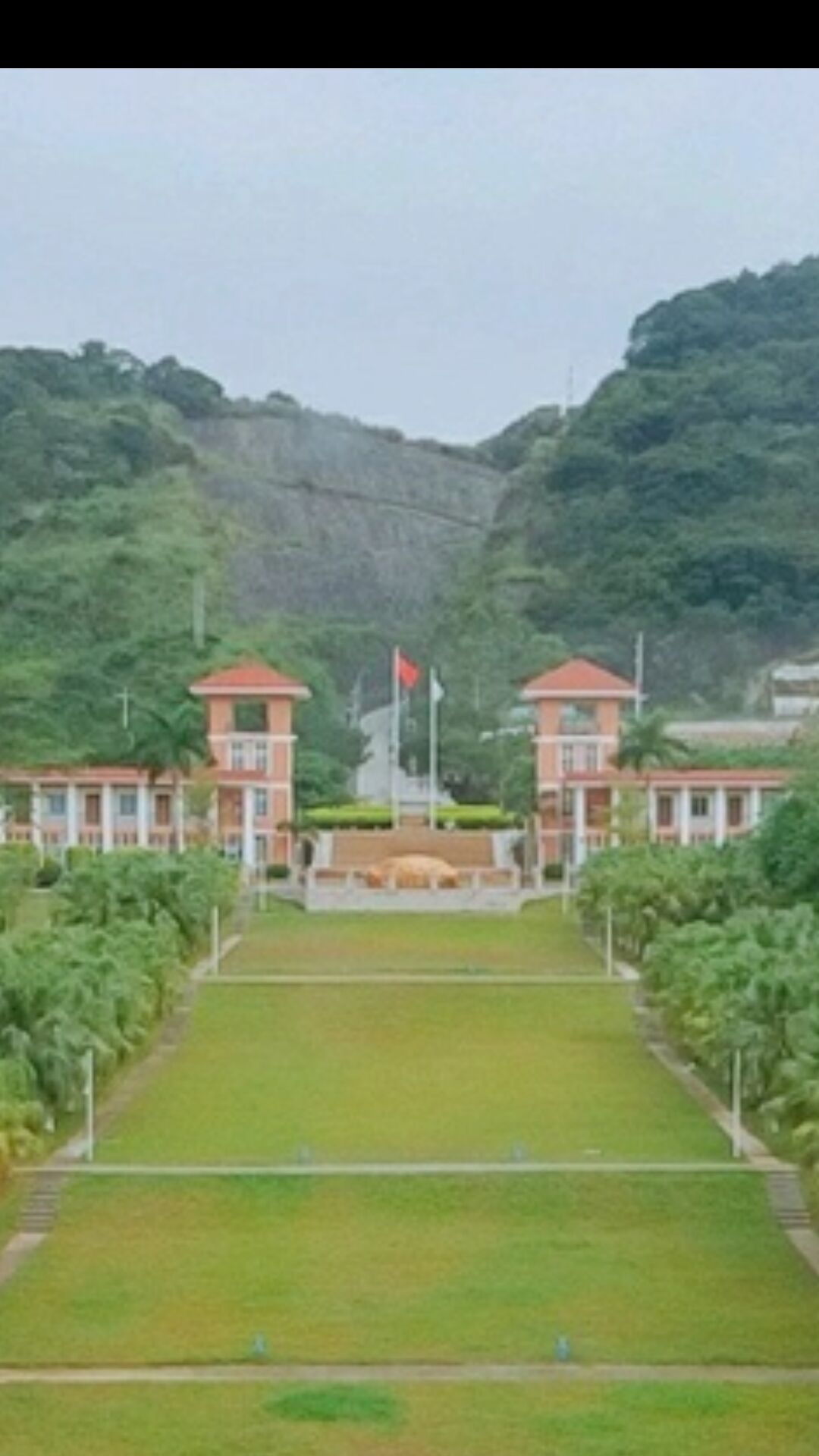 建在山谷里面的大学,建在山中的大学