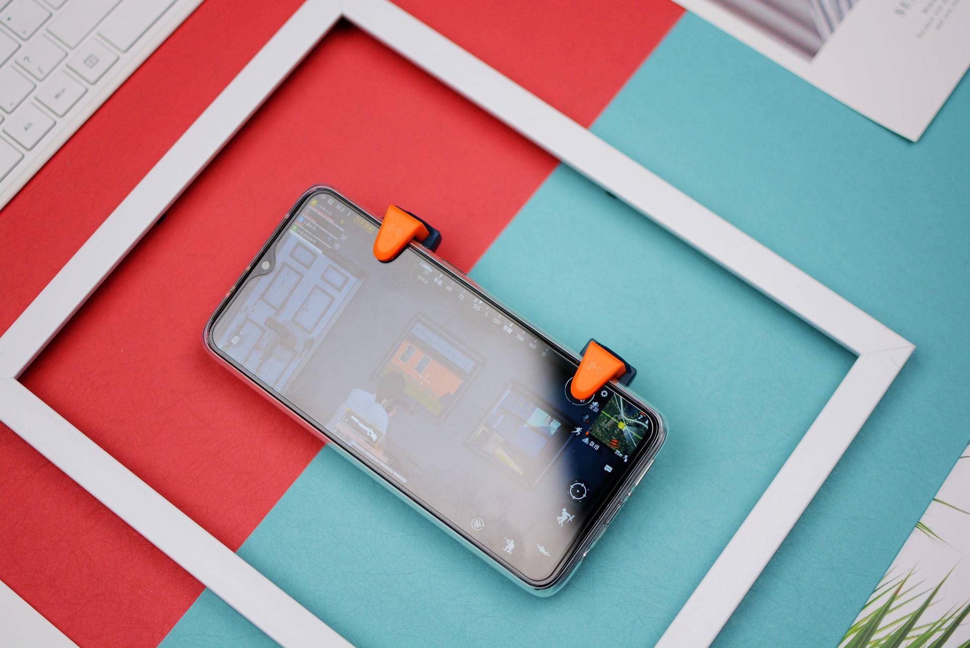 只用一个吃鸡神器手感更好,手机吃鸡神器按键最好用的一款