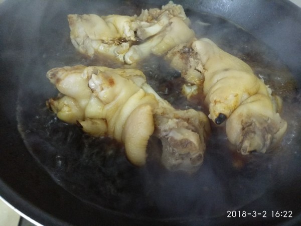 炖猪蹄时做到三不放,炖猪蹄要切不