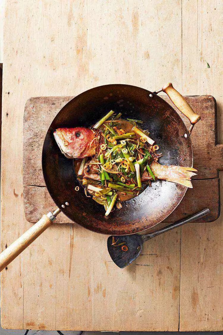 锅糊了满屋油烟怎么办,不粘锅菜锅烧糊了怎么办