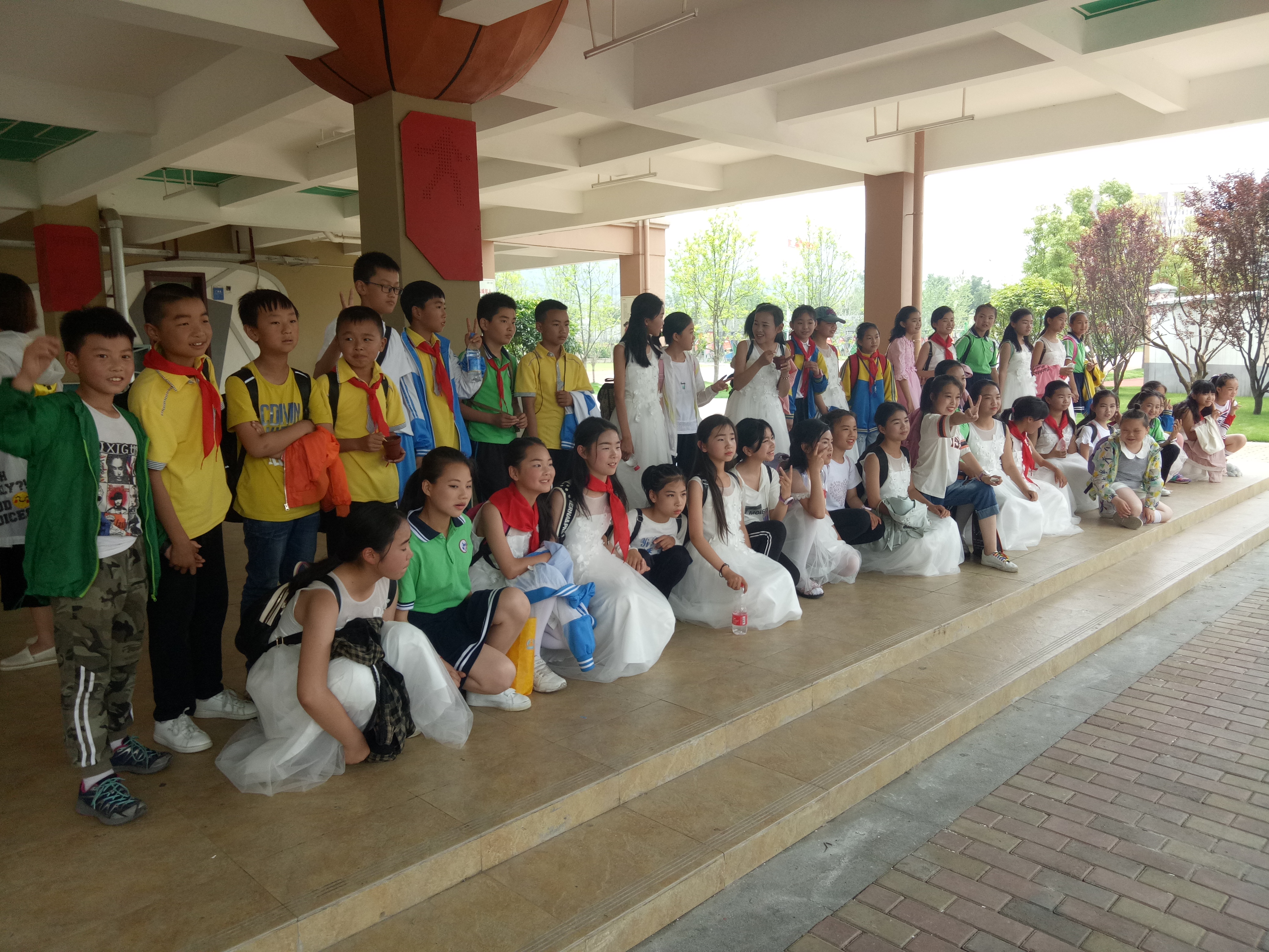 学校运动会解说词,学校体育运动会开幕式总结