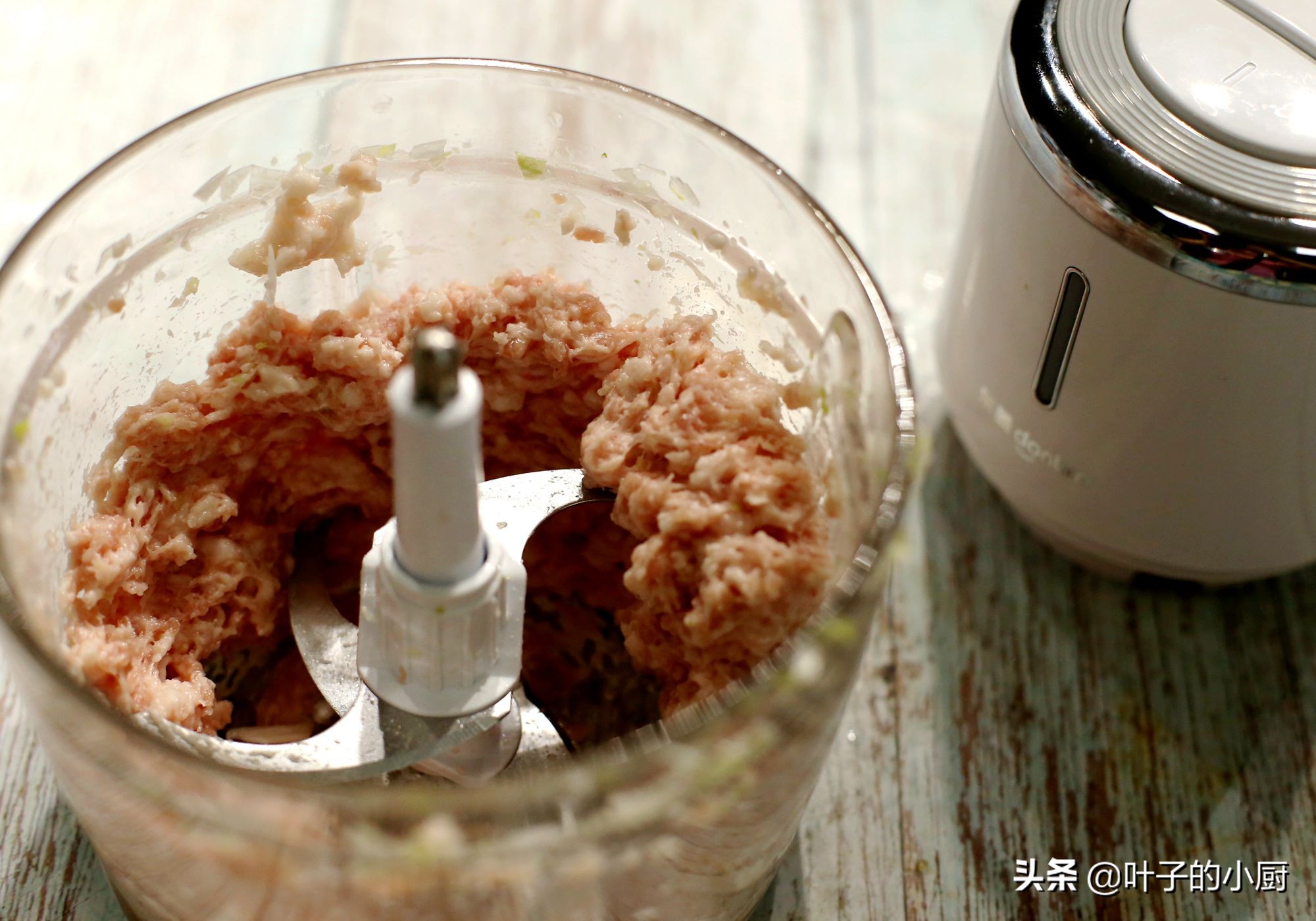 做馅饼咋做好吃,早餐薄薄的馅饼怎么做的