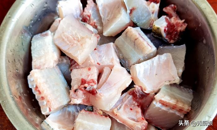 鲈鱼草鱼鲫鱼,秋天碰见这菜别手软富含胶质