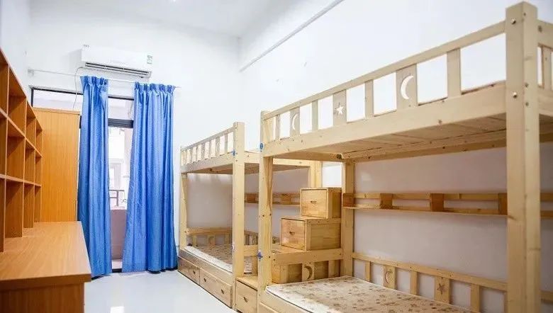 重庆环境最好的学校,重庆哪所学校宿舍和伙食最好